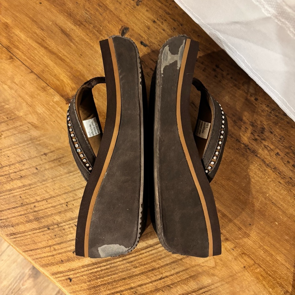 Volatile Brown with Rhinestone Embellishments Women's Sandals/Flip Flops Size 6 - Picture 8 of 8